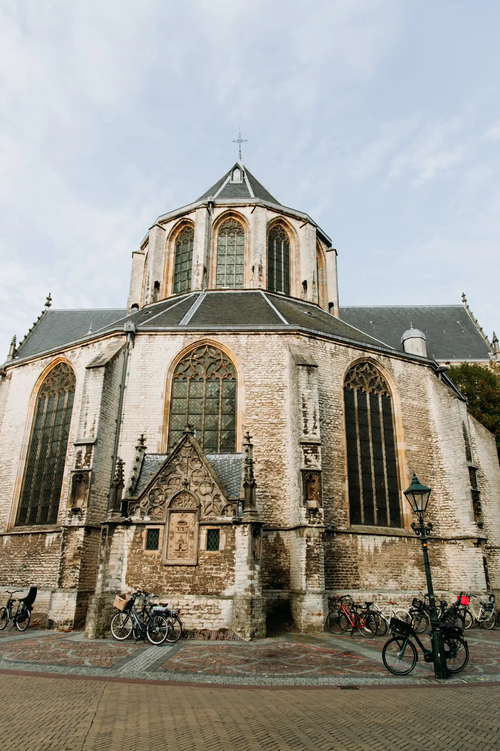 Grote kerk in Alkmaar buitenaanzicht